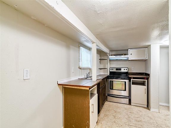 4th image of 2501 Truxillo St #B