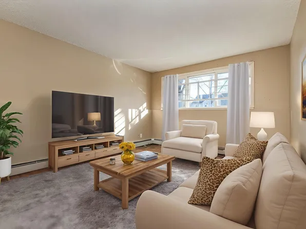 10620 104th St NW #1, Edmonton, AB T5H 2W2