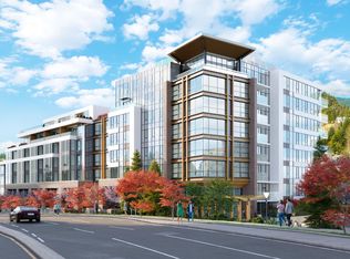 423 6th St #702, West Vancouver, BC