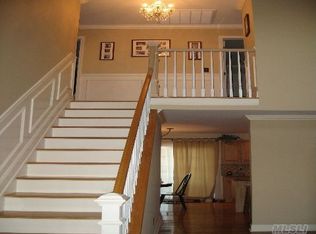16 Peters Dr, Shirley, NY 11967