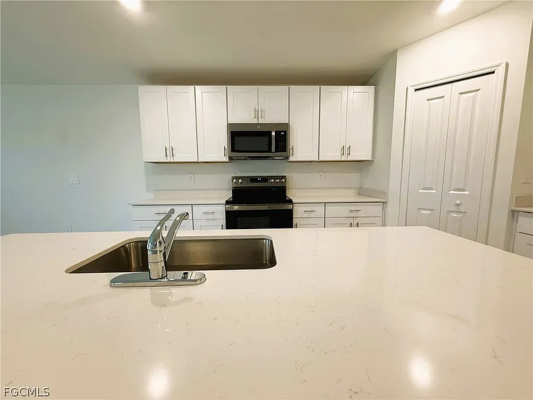 335 Parish Dr — Photo 5