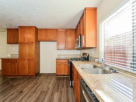 4th image of 20887 Calwood St