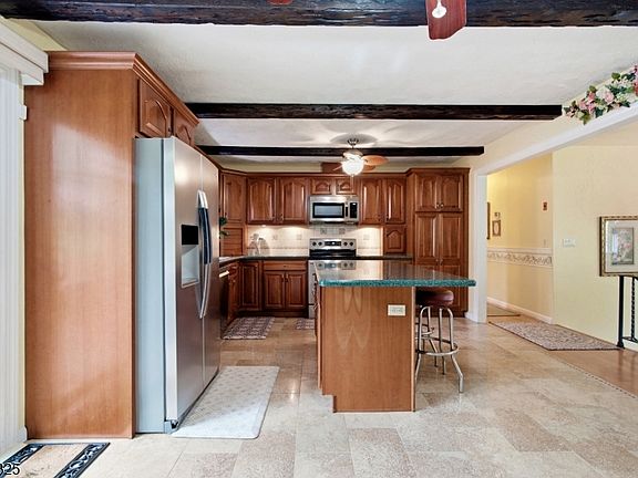 4th image of 13 Anderson Ave