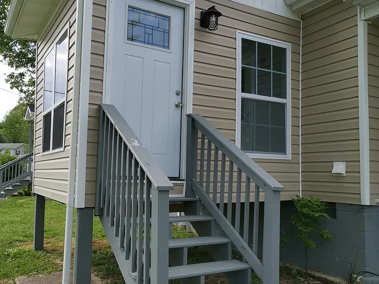 102-104 Latimer Rd — Photo 6