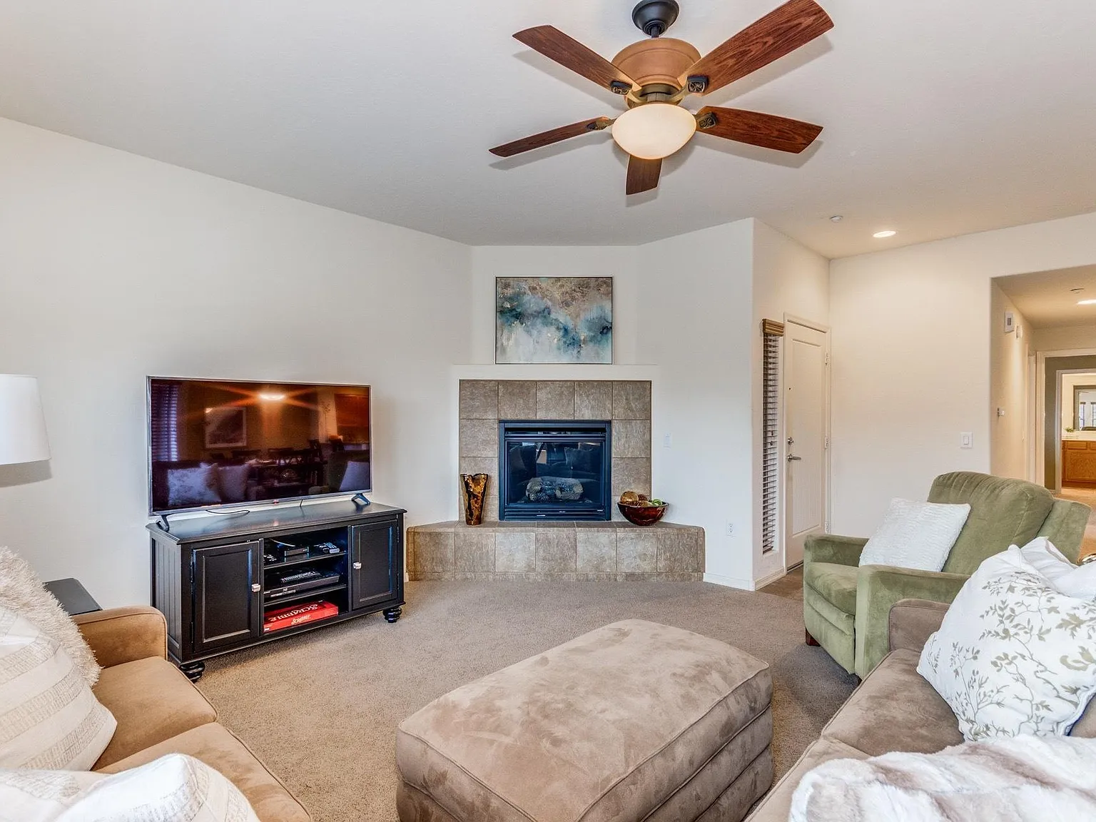 2 bed, 2.0 bath, 1383 sqft, $3,700 — Photo 3