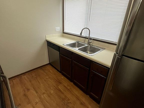 4th image of 3222 Lincoln Way #10