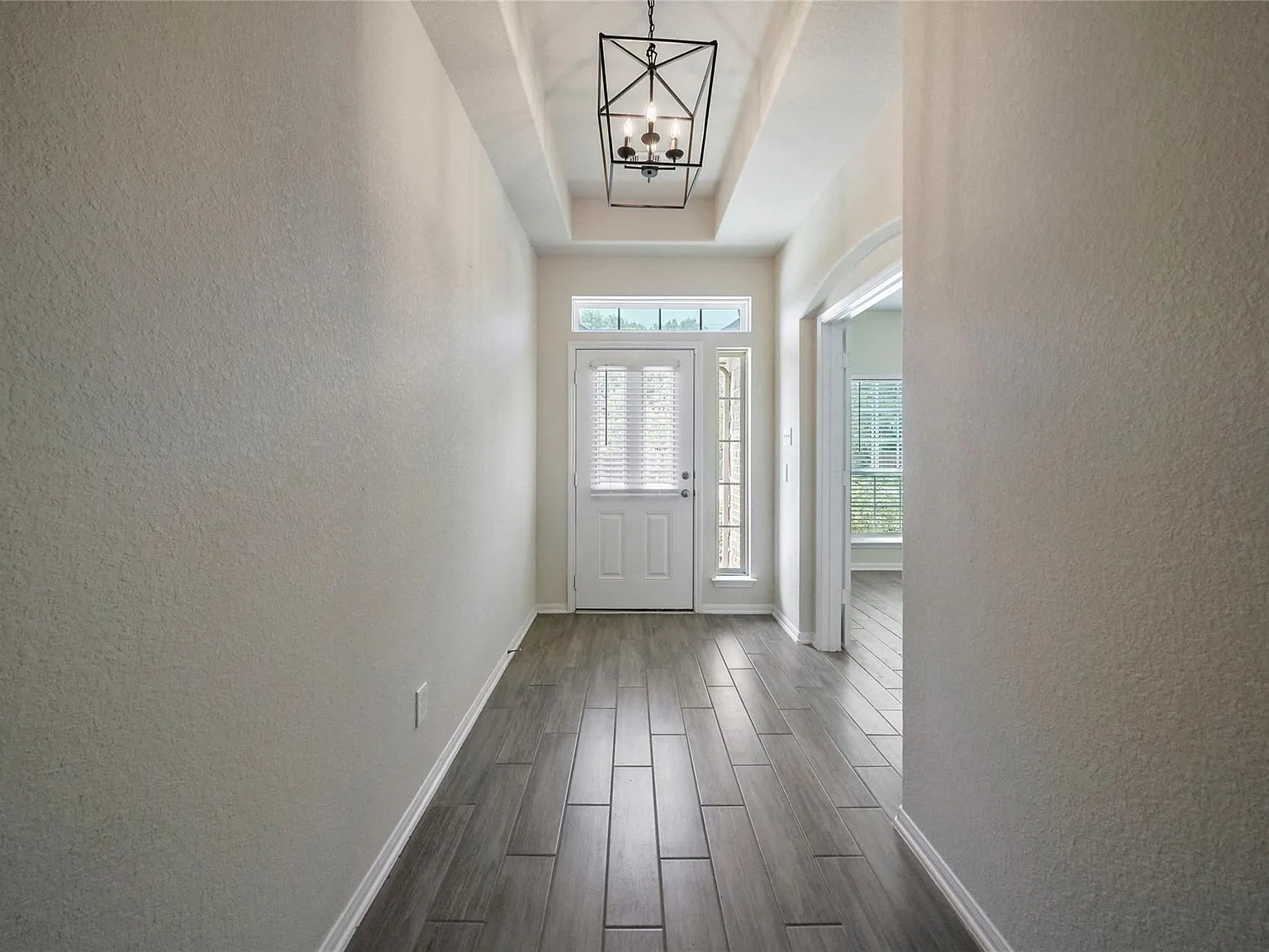 3 bed, 2.0 bath, 2008 sqft, $2,300 — Photo 4