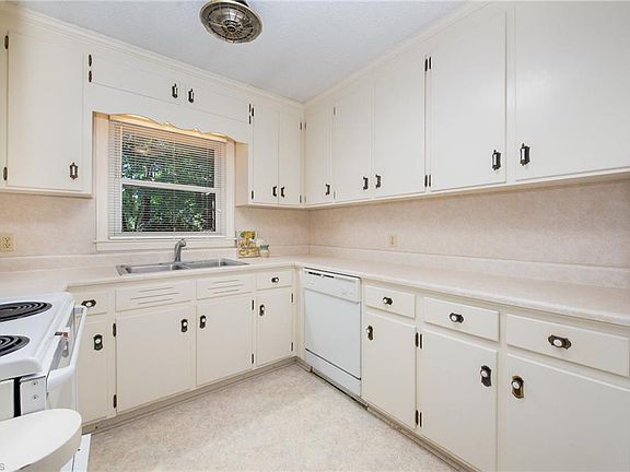 3rd image of 4404 Brookhaven Dr