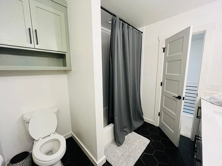 4108 N Indiana Ave — Photo 50