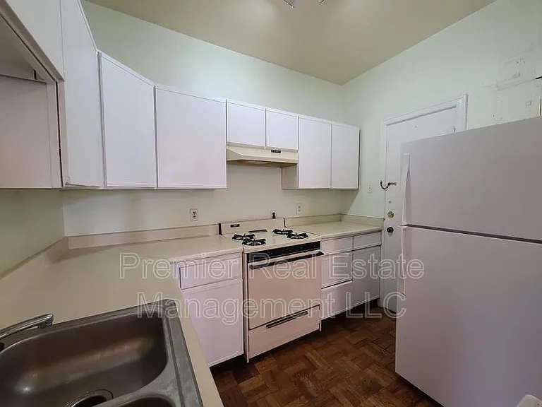 963 N Logan St #19 — Photo 14