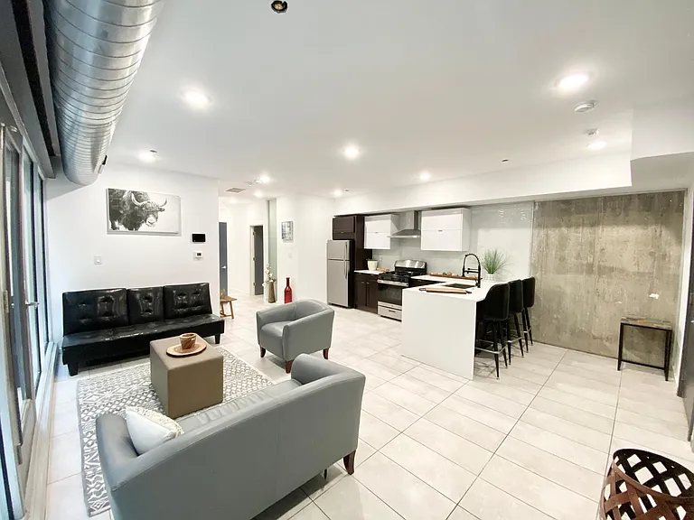 1233 N Franklin St #1 — Photo 11