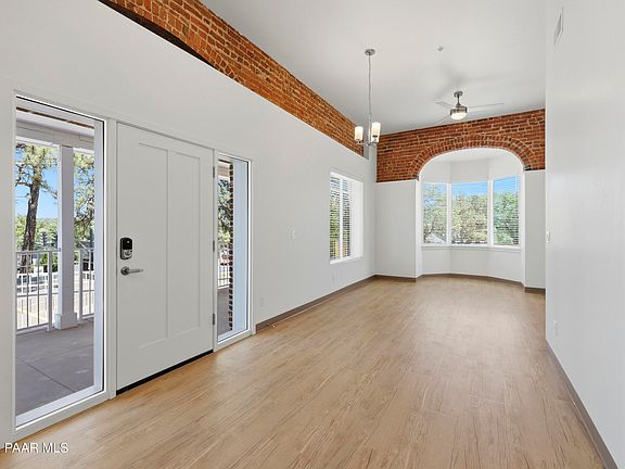 5th image of 533 W Gurley St #1