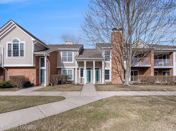 56284 Troon Dr N, Utica, MI 48316