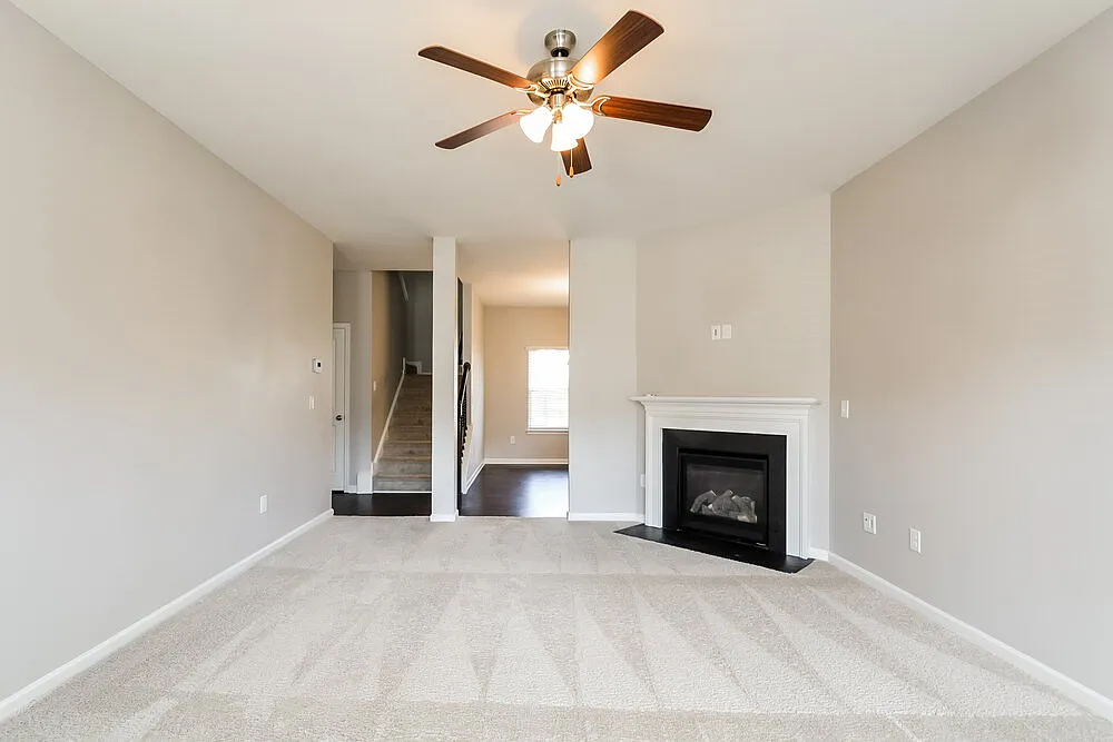 4 bed, 2.5 bath, 2060 sqft, $2,210 — Photo 4