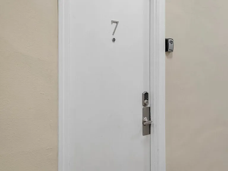 120 E Main St #7 — Photo 3