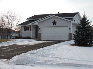 2706 Cornelia Trl, Woodbury, MN 55125
