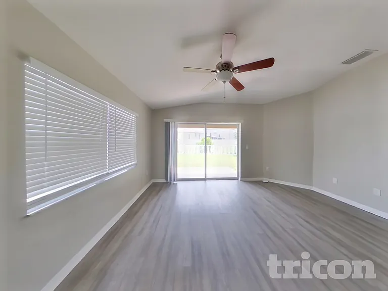 3418 Thistledown Ln — Photo 3