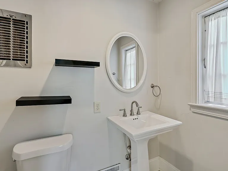 4364 Manhassett Dr — Photo 5