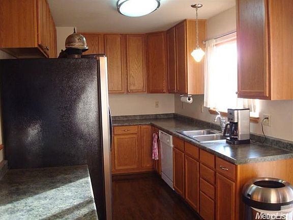 3rd image of 7325 Rollingwood Blvd