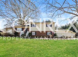 1035 Long Win Dr, Winston Salem, NC 27101