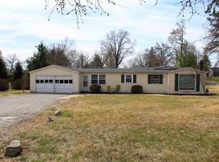 4590 Mattis Rd, Saint Louis, MO 63128