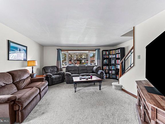3rd image of 1016 7th Ave