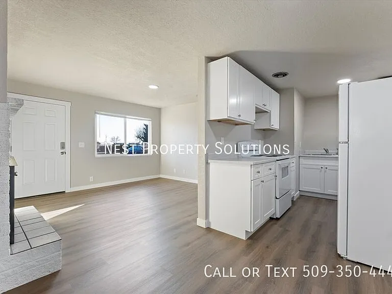 4460 Circle Pl NE #2 — Photo 5