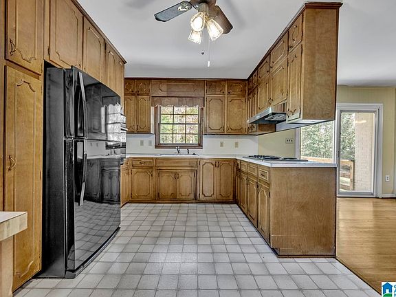 5th image of 2105 Pinehurst Dr