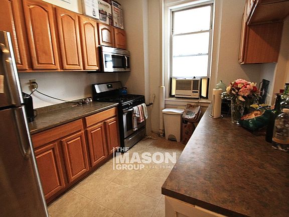 3rd image of 201 W 92nd St APT 4L