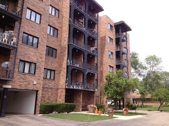 1st image of 9332 N Landings Ln #204