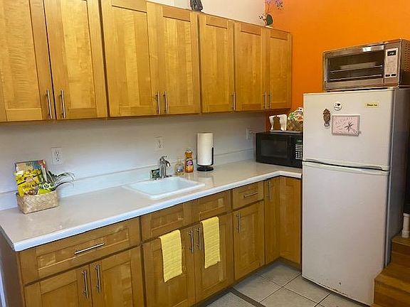 Fully stocked kitchenette with air fryer, oven, etc.