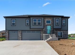 813 W Rader St, Lone Jack, MO 64086