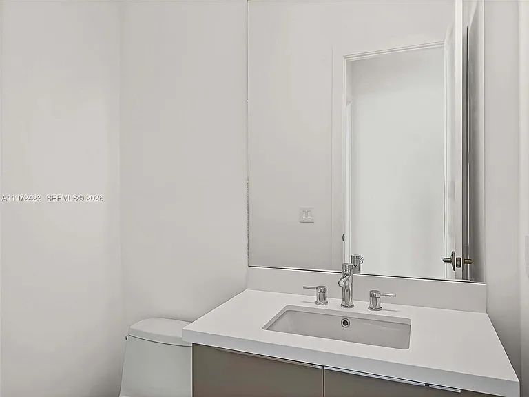 5718 Ashwood Cir W — Photo 56