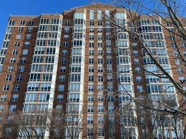 250 E Harbortown Dr APT 1306, Detroit, MI 48207