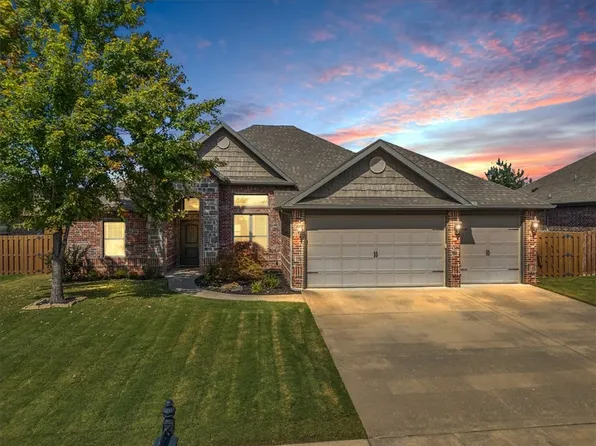 6105 W West Dr, Rogers, AR 72758