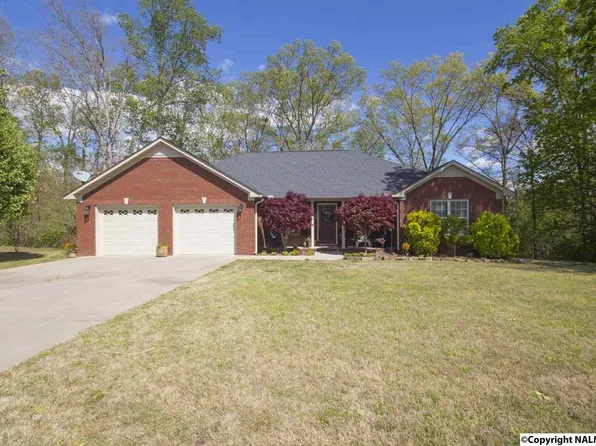 400 Michael Dr SE, Hartselle, AL 35640