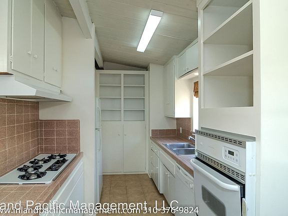 3rd image of 820 Cypress Ave