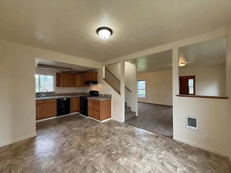 1133 Irvington Dr — Photo 9