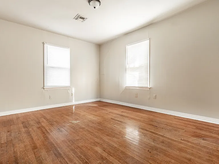 1216 E Campbell St — Photo 6