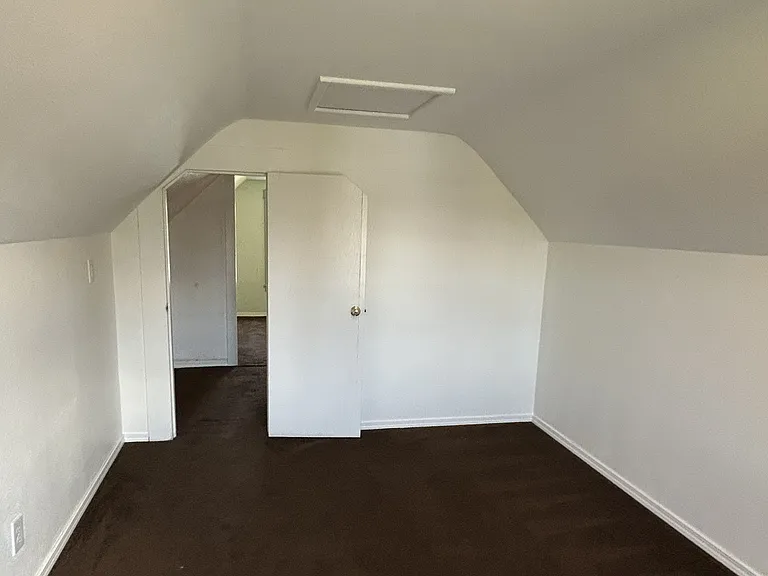 319 Blakeley St — Photo 8