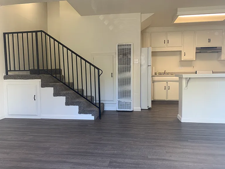 Quiet multi plex walking distance to downtown! For rent — Photo 22