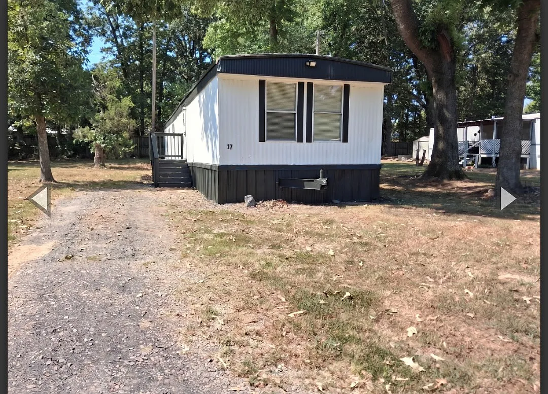 3 bed, 1.5 bath, 924 sqft, $850 — Photo 1