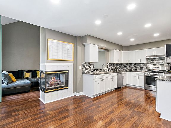 3rd image of 1559 Laurel Oaks Dr