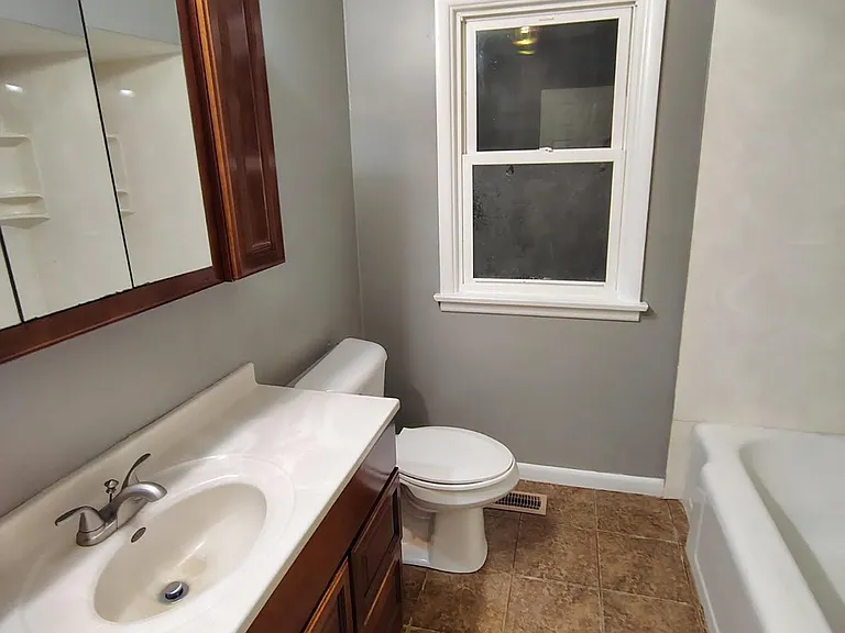 1914 W Riverview Ave — Photo 9