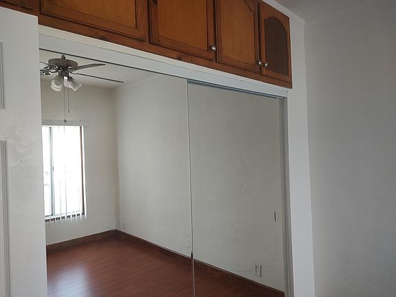 3rd image of 1422 N Kingsley Dr #203