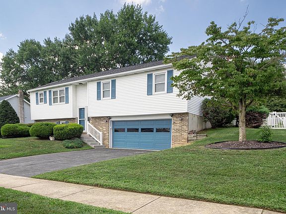 5th image of 385 E Beaver St