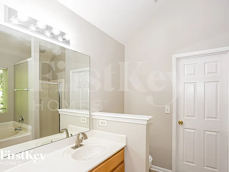 8605 Royal Bluff Dr — Photo 11