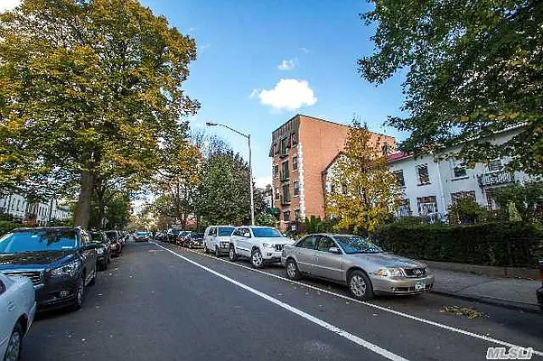 Rented by Douglas Elliman | media 26