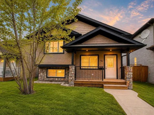 60 E Vickers Close, Red Deer, AB T4R 0E6