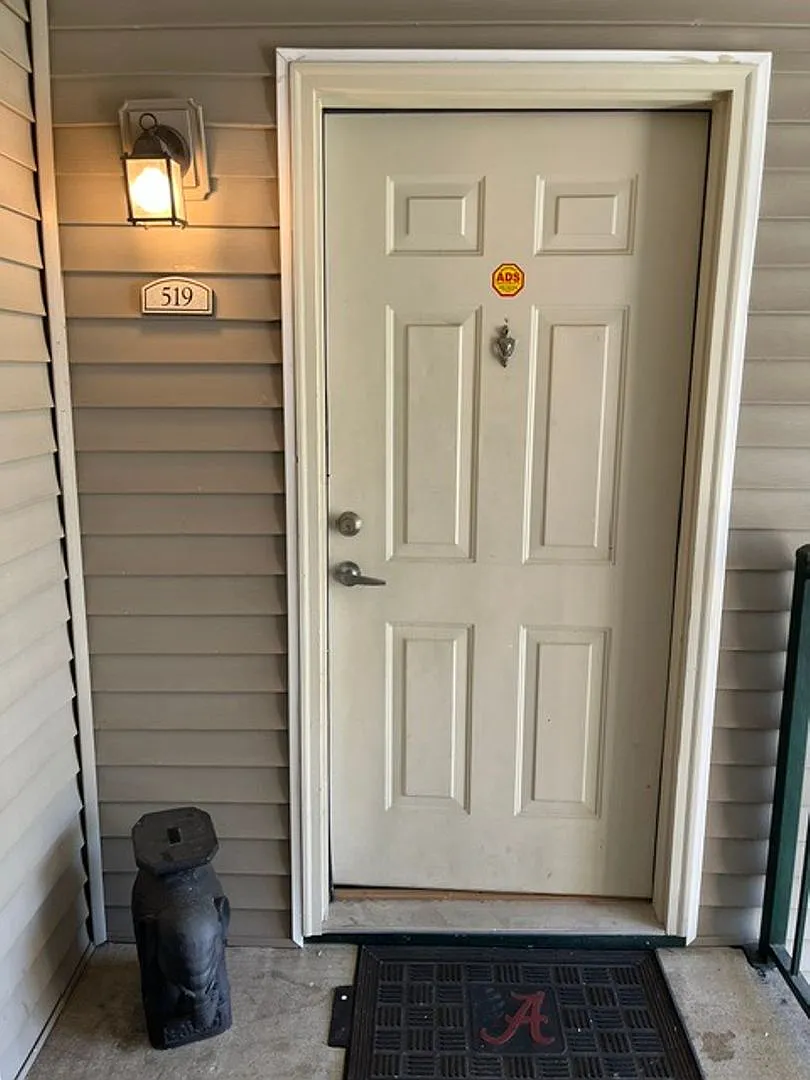 2 Bedroom 2 Bathroom University Downs Condo — Photo 2